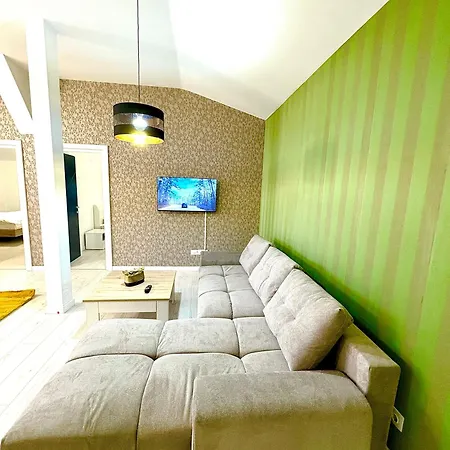 Apartment 8 Deluxe *